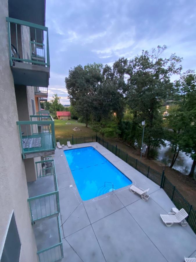 River Place Condos #509 1Bd, 2 Bath Пиджен Фордж Екстериор снимка